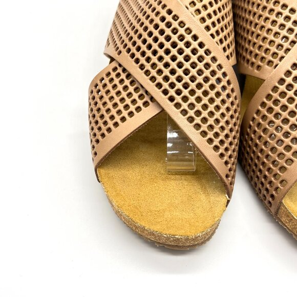 Eric Michael Womens Size 40 EU 9.5 US Taupe Perf Leather ‎ Wedges Sandals Shoes - Picture 4 of 14